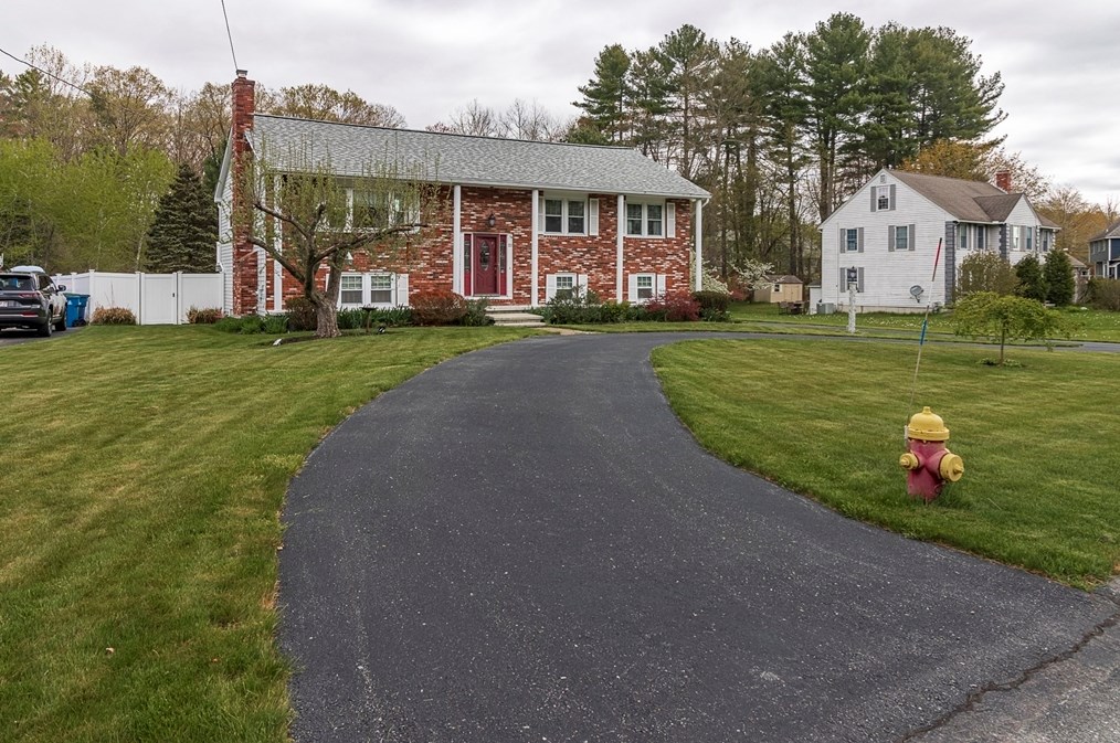 21 Fox Run Dr, Tewksbury, MA 01876 exterior