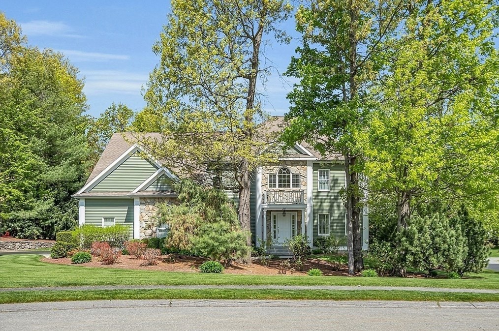 28 Royal Oaks Way, Leominster, MA 01453