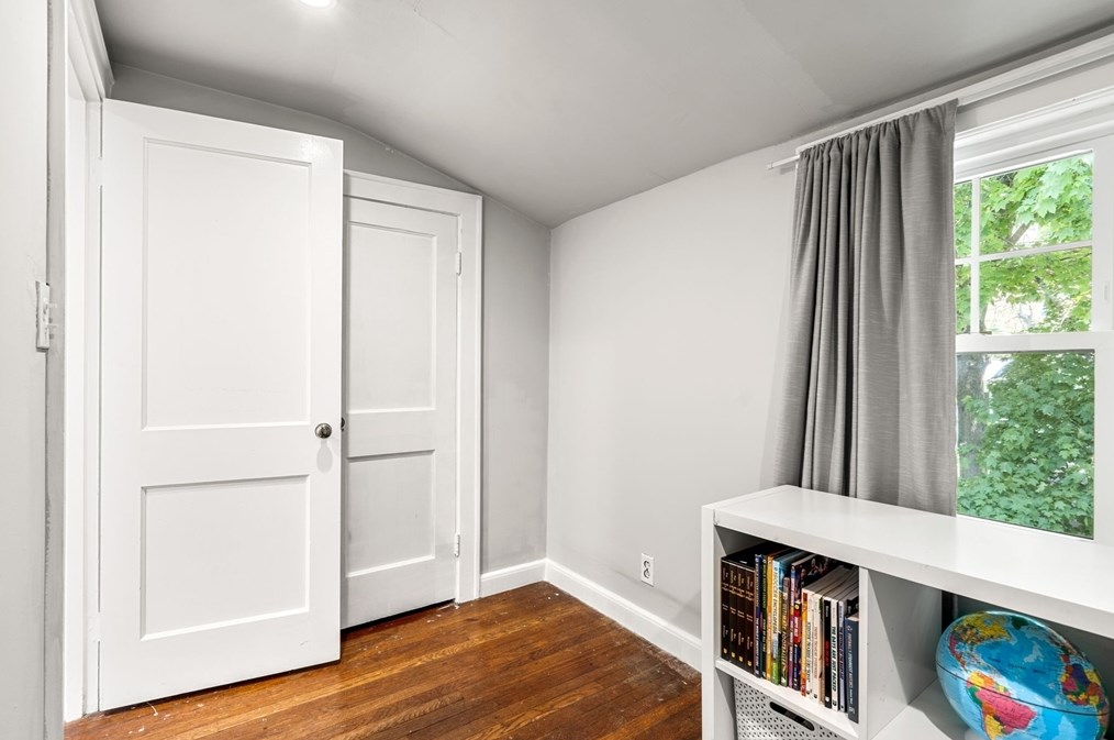 14 Pierrepont Rd, Newton MA 02462-1126 exterior