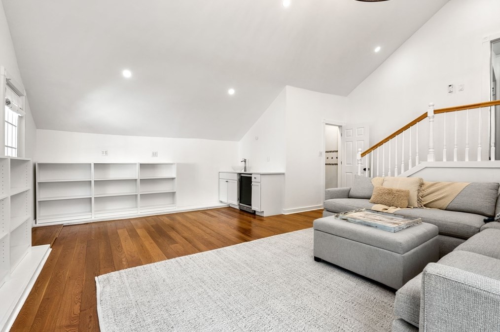 14 Pierrepont Rd, Newton MA 02462-1126 exterior