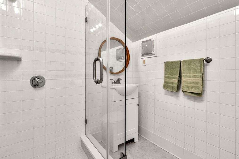 14 Pierrepont Rd, Newton MA 02462-1126 exterior