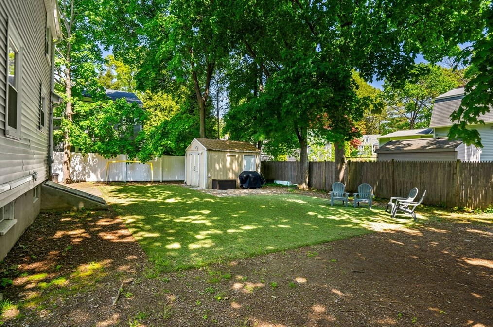 14 Pierrepont Rd, Newton MA 02462-1126 exterior