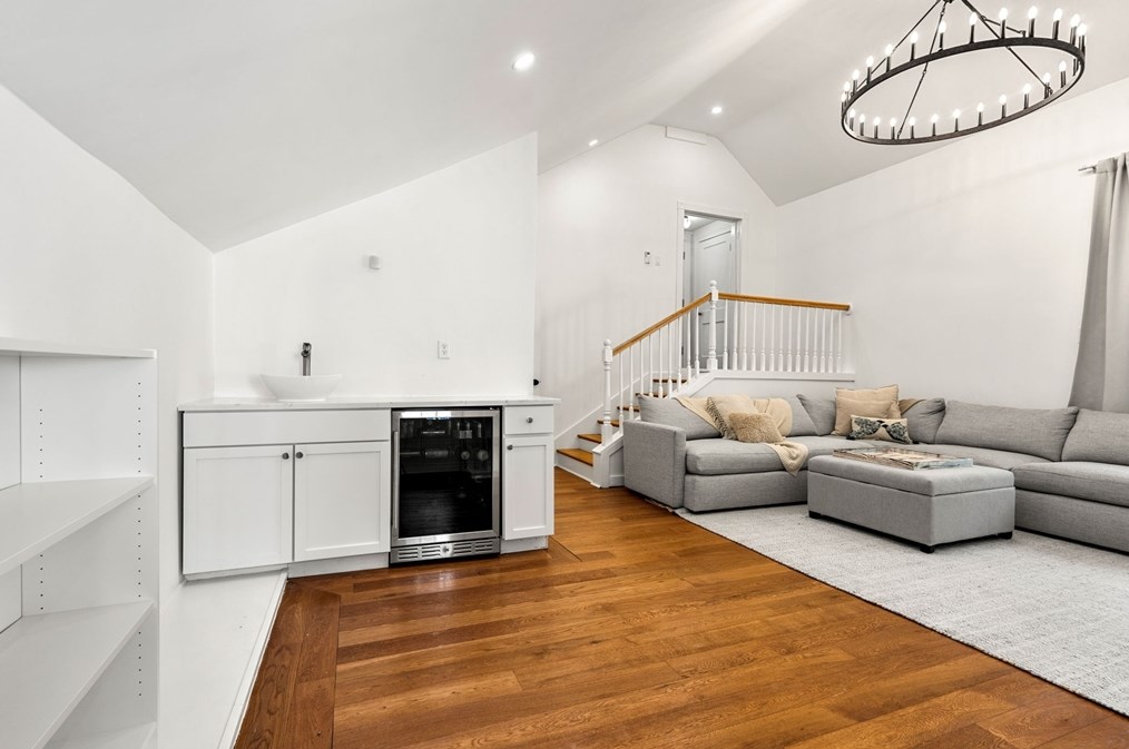 14 Pierrepont Rd, Newton MA 02462-1126 exterior