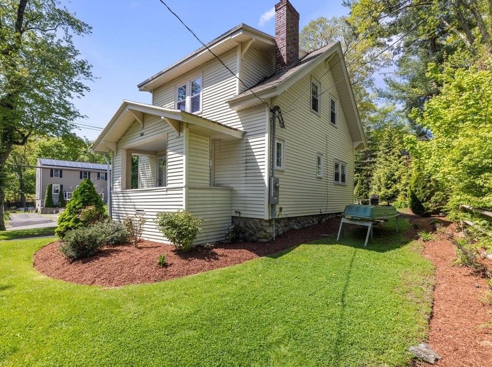 1 Wildrose Ave, Worcester, MA 01602 exterior