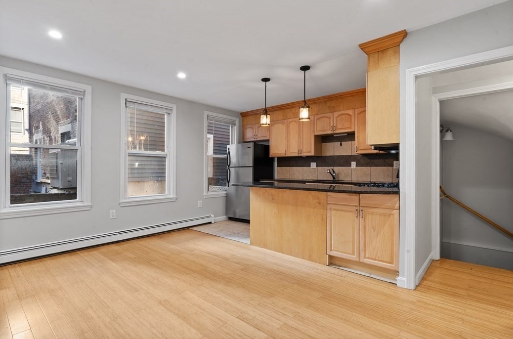 11 Bartlett Pl #1, Boston, MA 02113