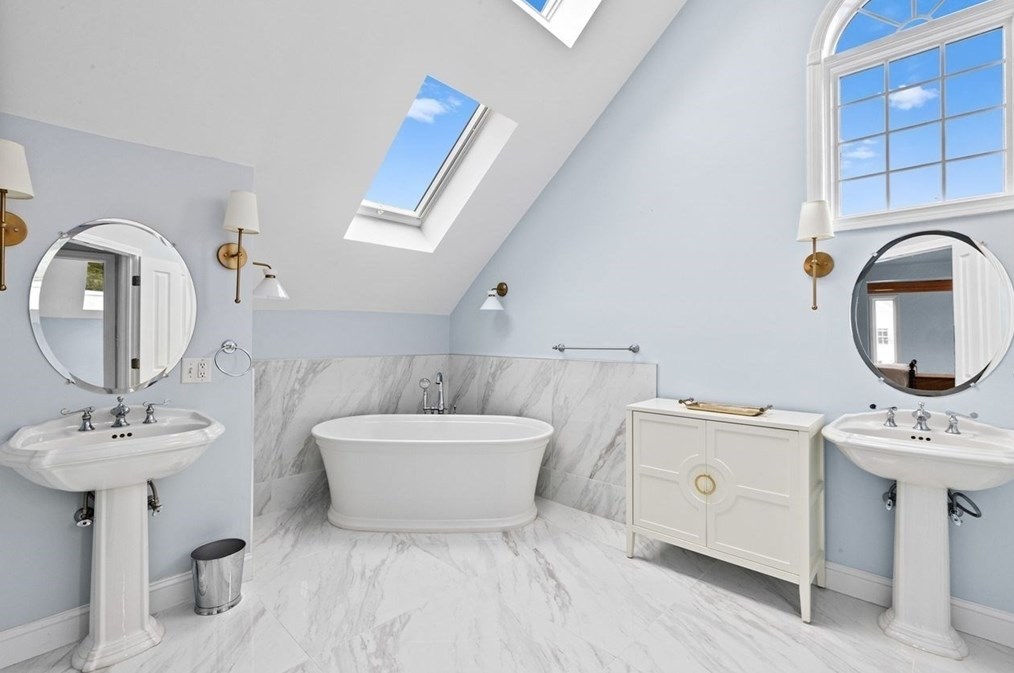 47 Lafayette Ave, Hingham MA 02043-2430 exterior