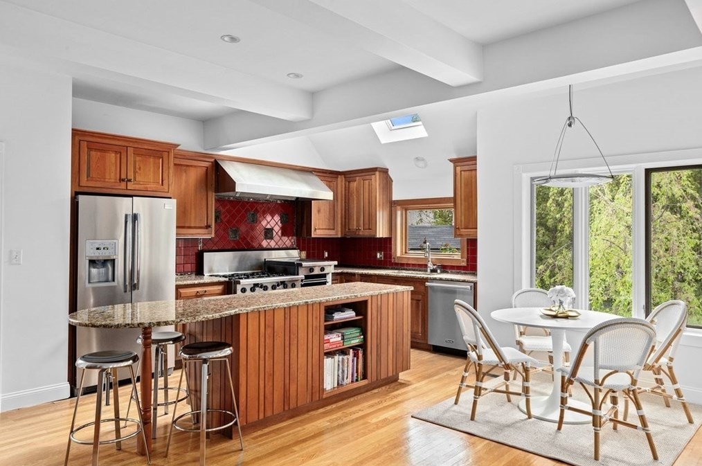 47 Lafayette Ave, Hingham MA 02043-2430 exterior