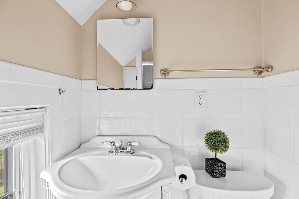 47 Lafayette Ave, Hingham MA 02043-2430 exterior