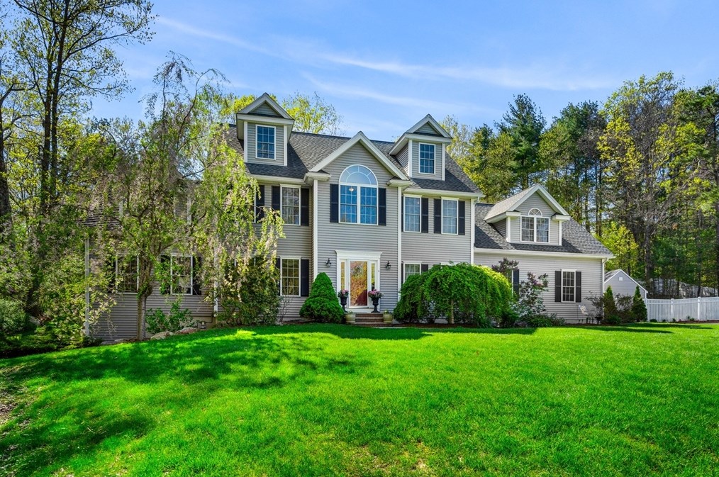6 Holly Dr, Chelmsford, MA 01824