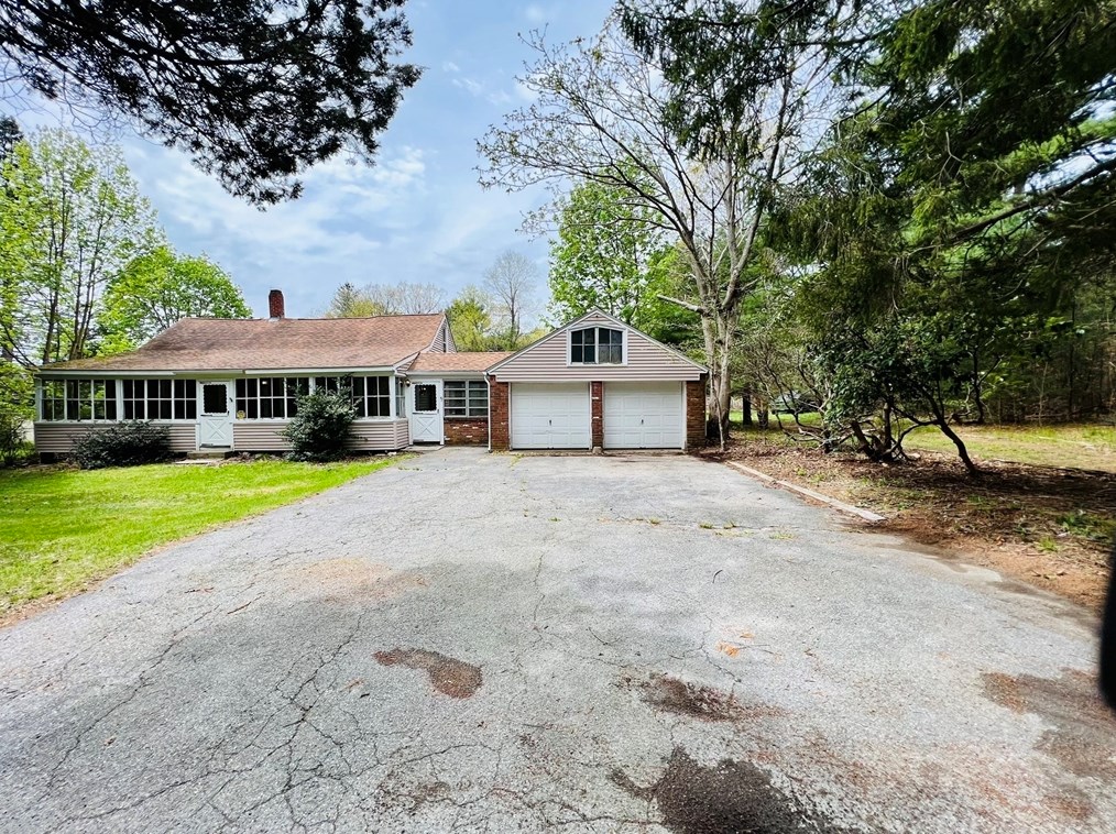 41 Locust St, Assonet, MA 02702-1133