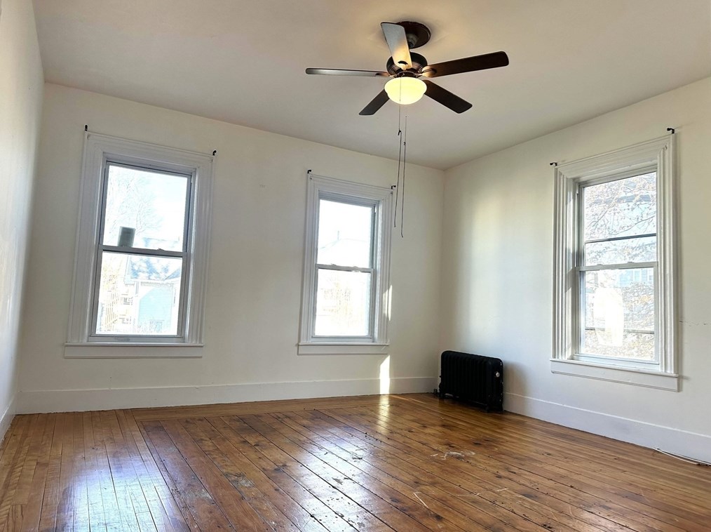 33 Russell St, Worcester MA  01609-1841 exterior