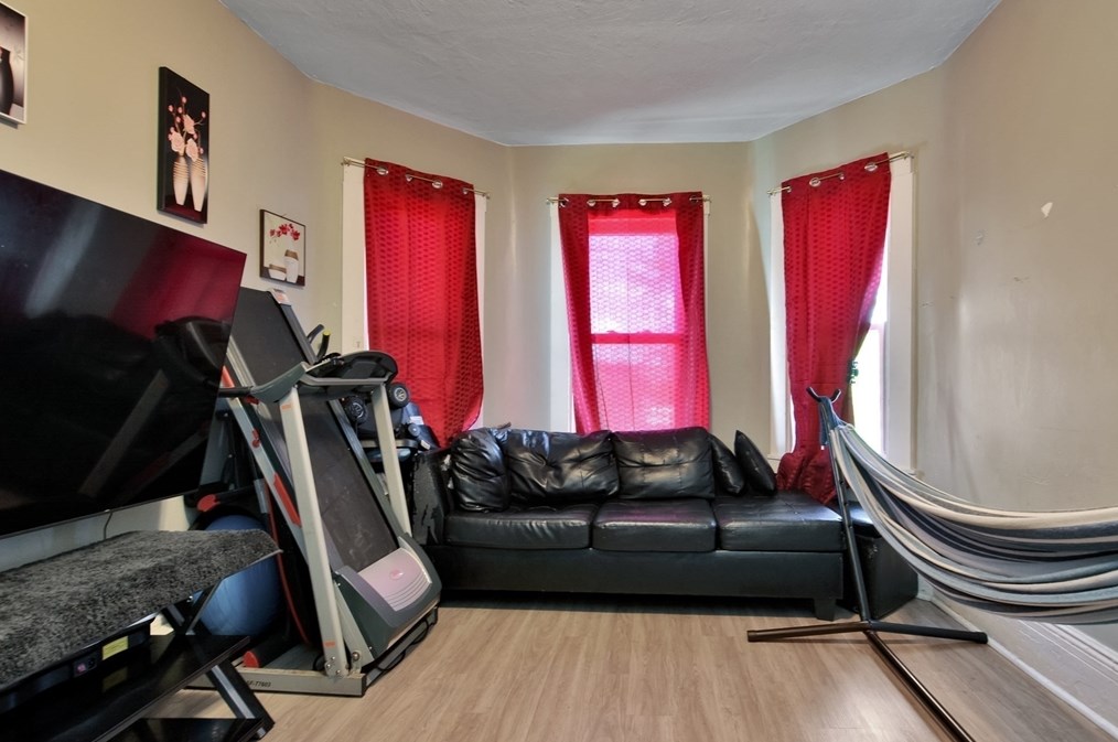 113 Marlborough St, Chelsea MA  02150-3303 exterior