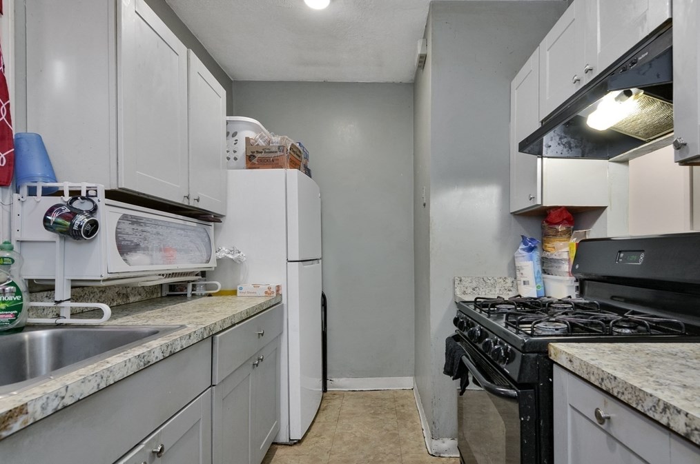 113 Marlborough St, Chelsea MA  02150-3303 exterior