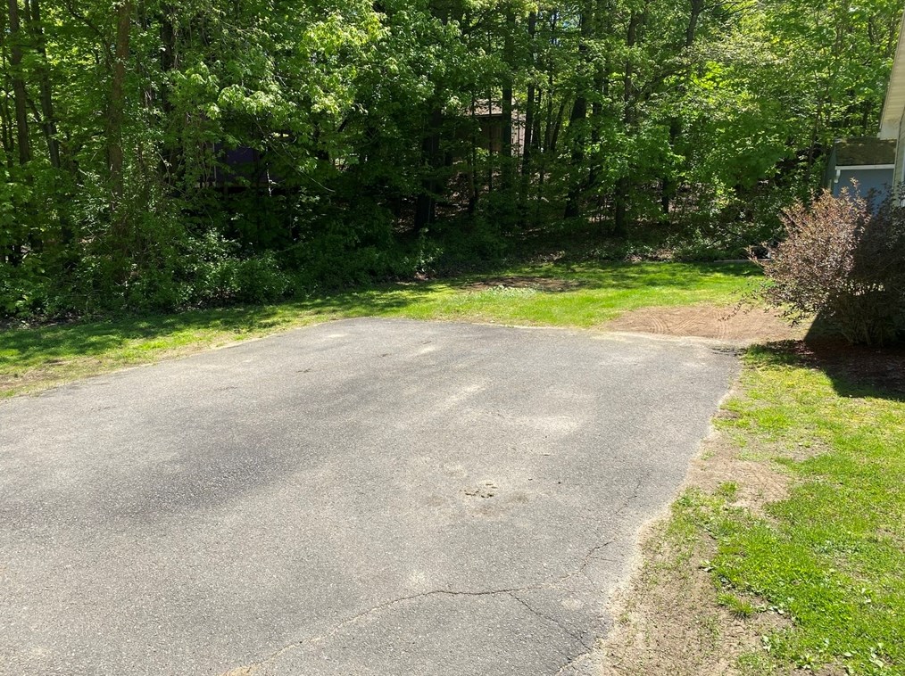 2 Jerry Ln, Granby, MA 01033 exterior