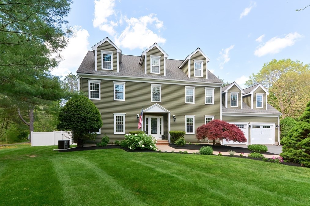 135 Mitchell Rd, Holliston, MA 01746