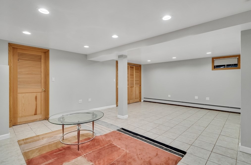 20 Chandler Rd, Burlington MA 01803-1802 exterior