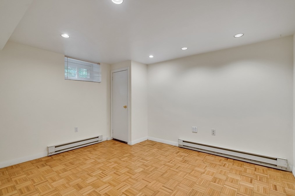 20 Chandler Rd, Burlington MA 01803-1802 exterior