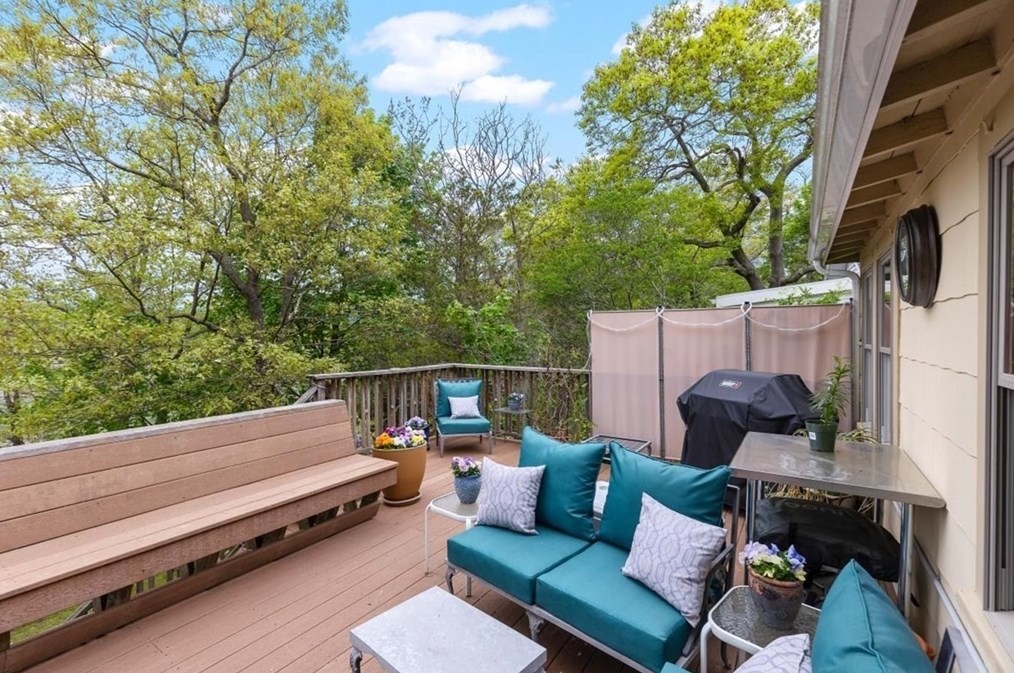 60 Clinton Rd, Weymouth MA 02189-3010 exterior