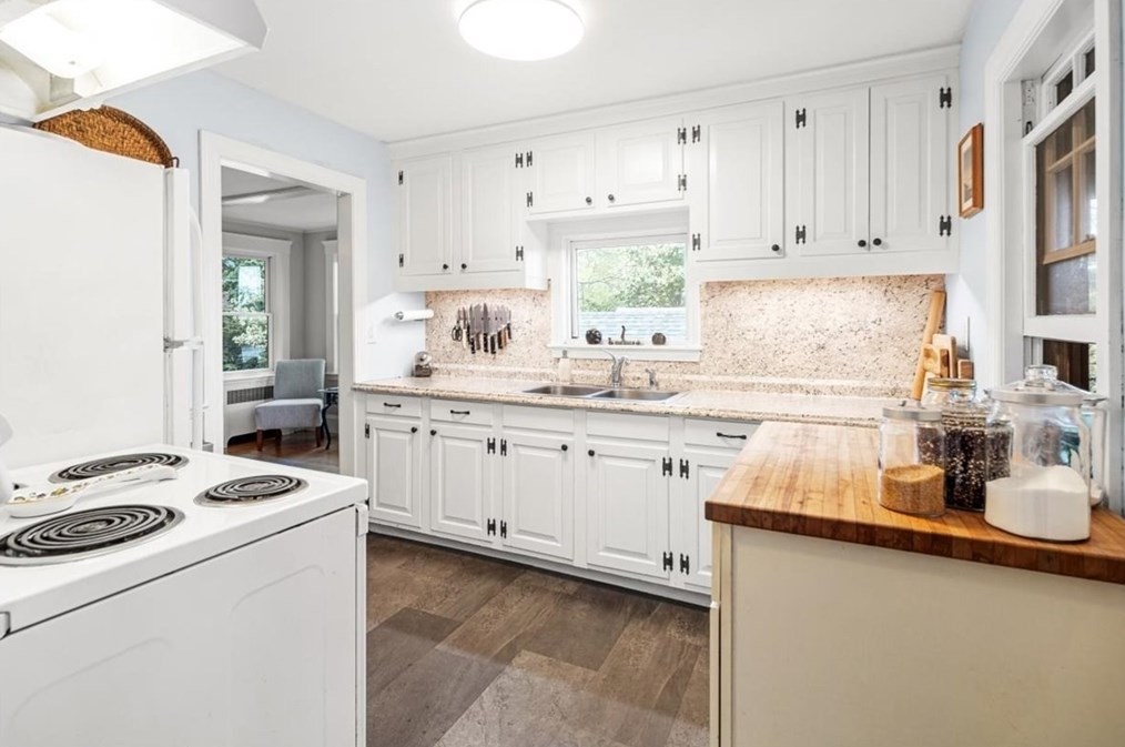 60 Clinton Rd, Weymouth MA 02189-3010 exterior