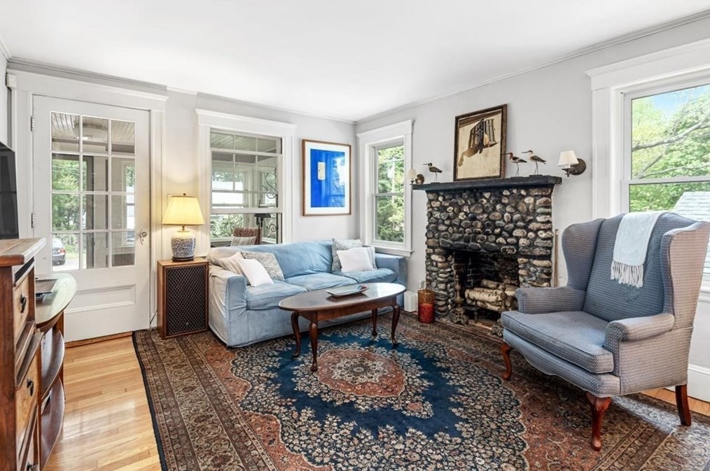 60 Clinton Rd, Weymouth MA 02189-3010 exterior