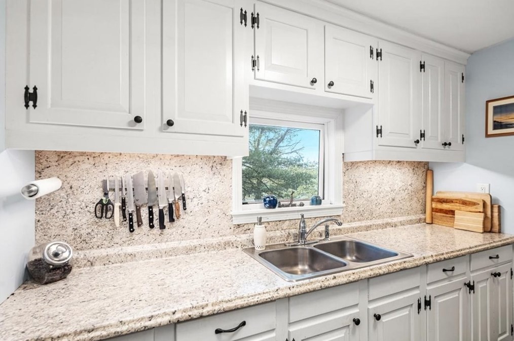 60 Clinton Rd, Weymouth MA 02189-3010 exterior