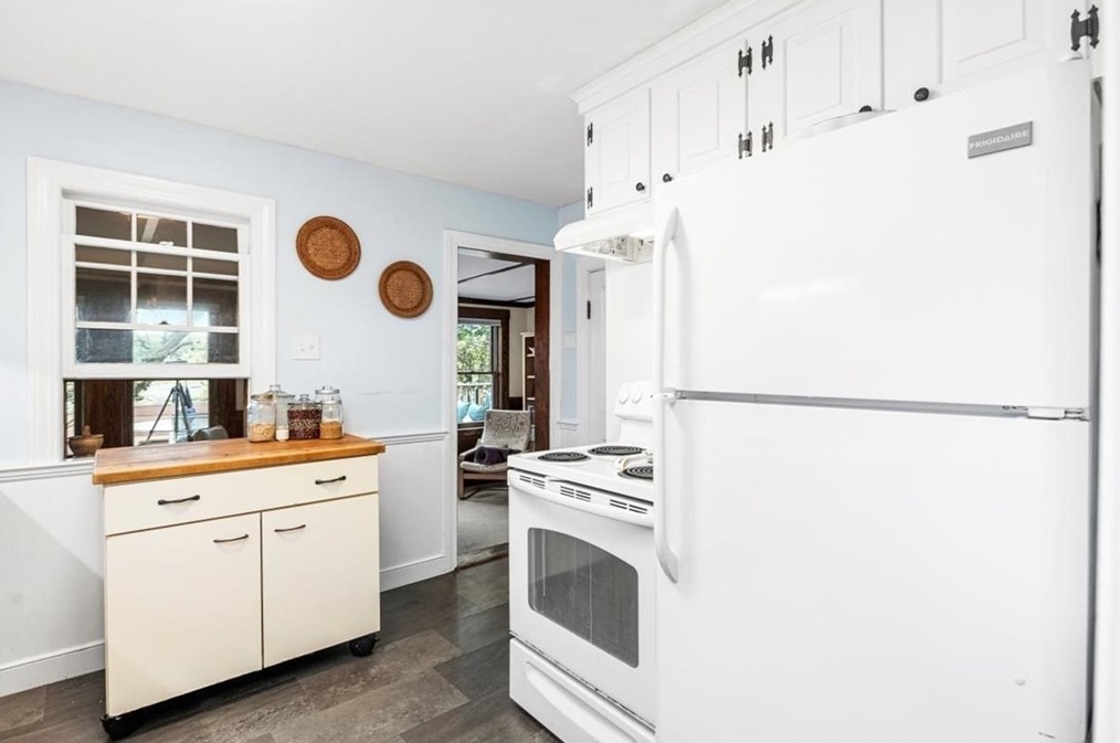 60 Clinton Rd, Weymouth MA 02189-3010 exterior