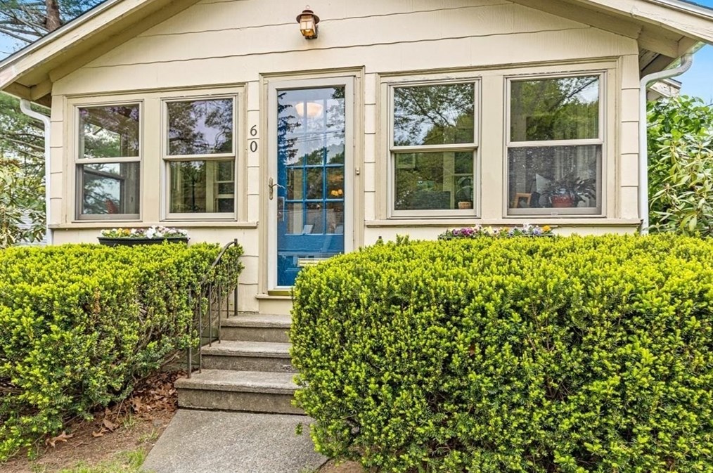 60 Clinton Rd, Weymouth MA 02189-3010 exterior