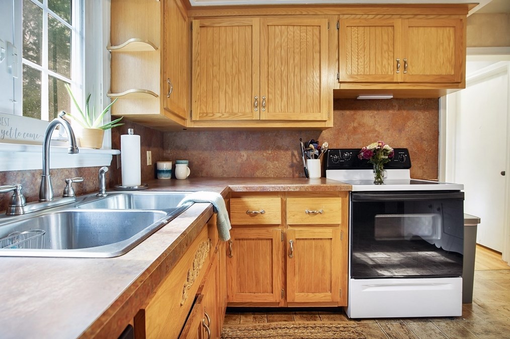 48 Maplewood St, Springfield MA 01106-3309 exterior