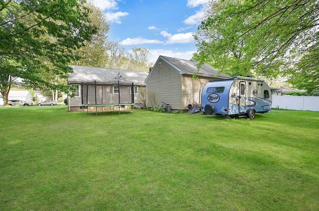 48 Maplewood St, Springfield MA 01106-3309 exterior