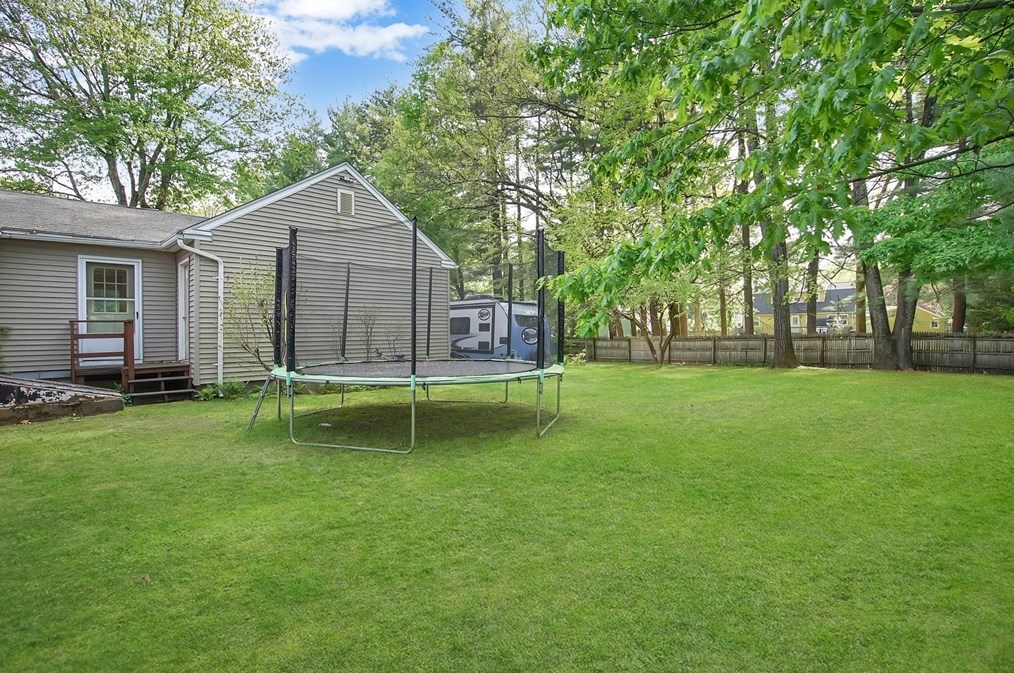 48 Maplewood St, Springfield MA 01106-3309 exterior