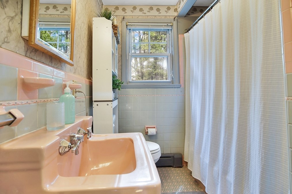 48 Maplewood St, Springfield MA 01106-3309 exterior