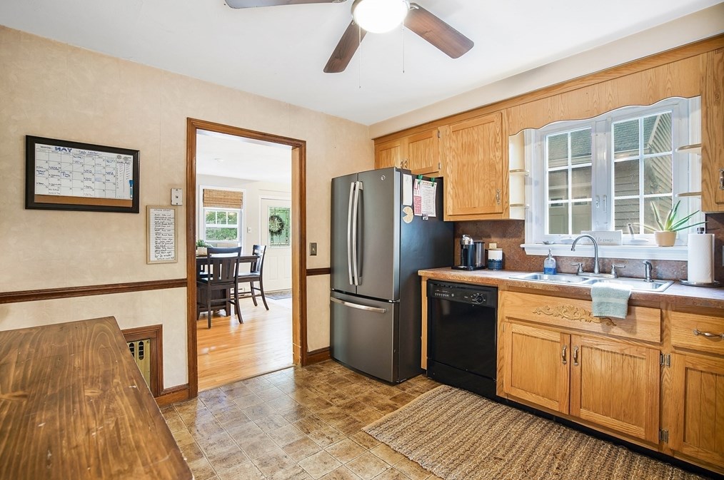 48 Maplewood St, Springfield MA 01106-3309 exterior