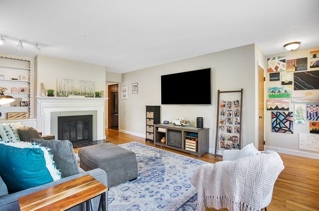 48 Maplewood St, Springfield MA 01106-3309 exterior