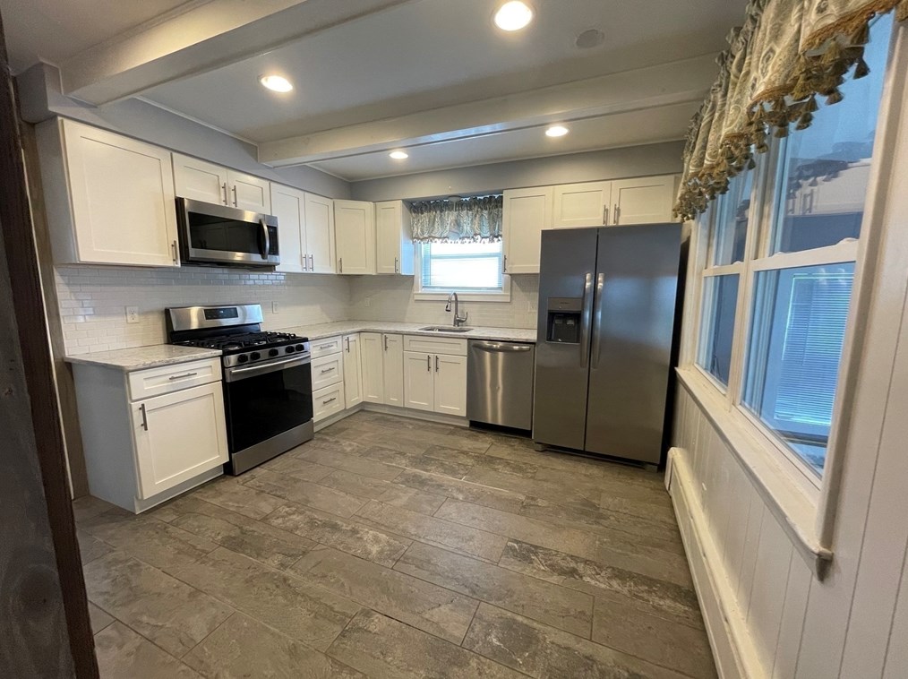 672 Grinnell St, Fall River MA 02721-3832 exterior