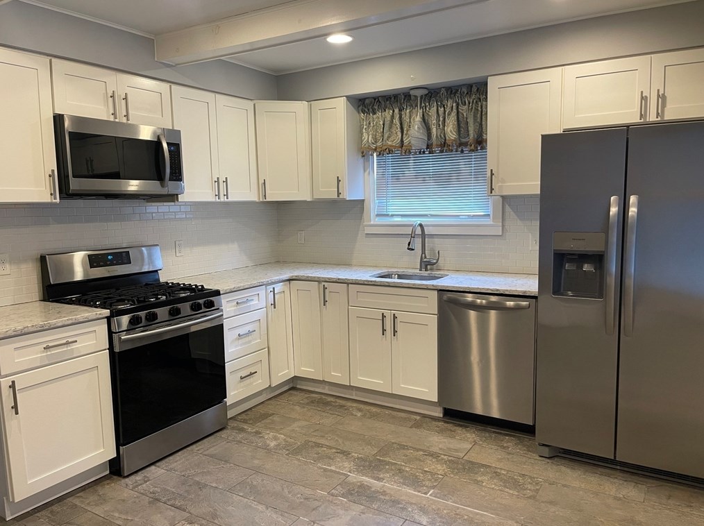 672 Grinnell St, Fall River MA 02721-3832 exterior