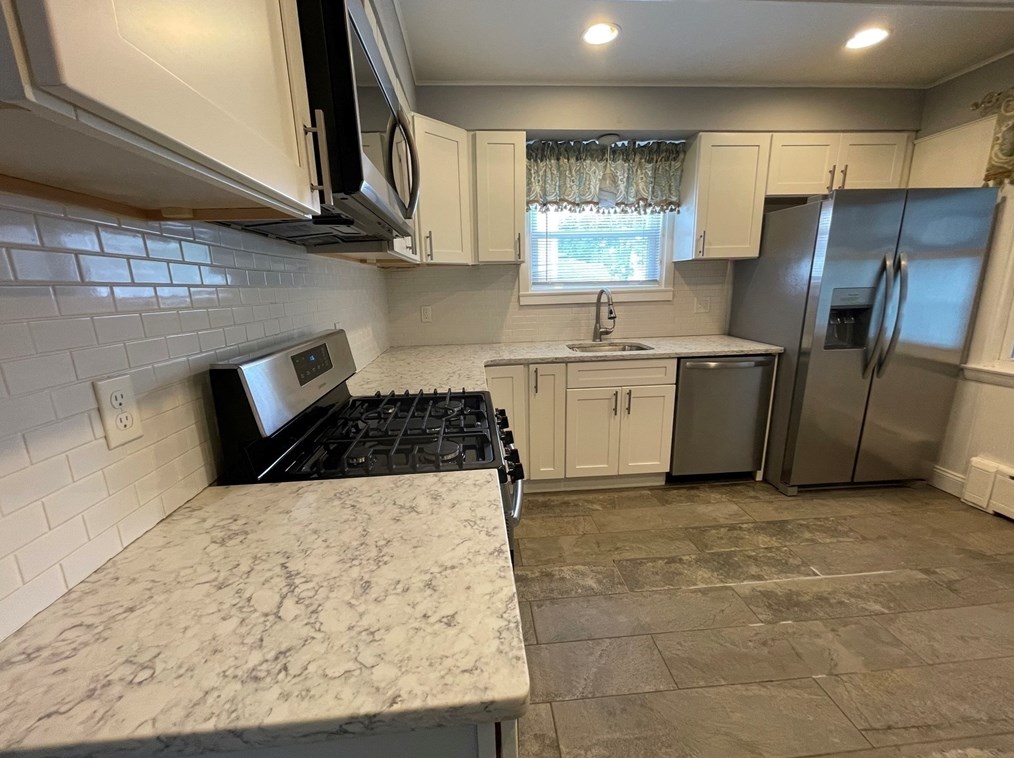 672 Grinnell St, Fall River MA 02721-3832 exterior