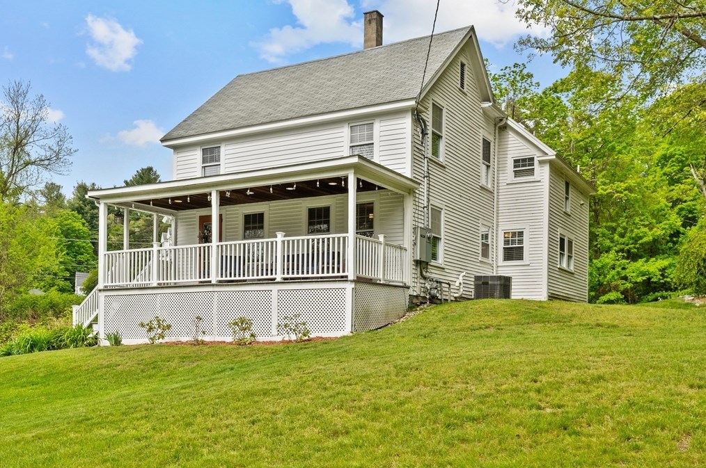 14 Farwell Rd, Tyngsborough, MA 01879