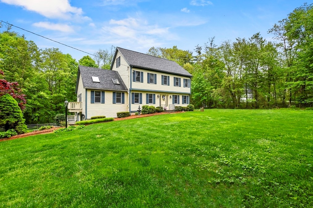 28 Old Meeting House Rd, Townsend, MA 01469