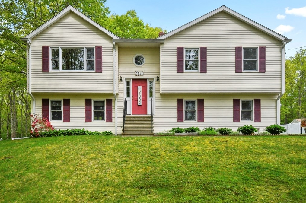 70 New Boston Rd, Dudley, MA 01571