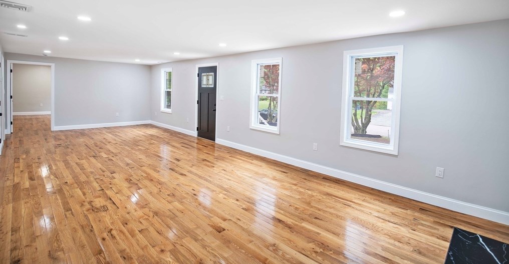 7 Lantern Ln, Chelmsford MA 01824-4566 exterior