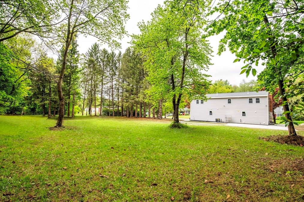 7 Lantern Ln, Chelmsford MA 01824-4566 exterior