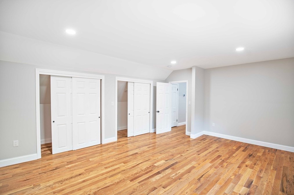 7 Lantern Ln, Chelmsford MA 01824-4566 exterior