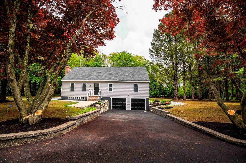 7 Lantern Ln, Chelmsford MA 01824-4566 exterior