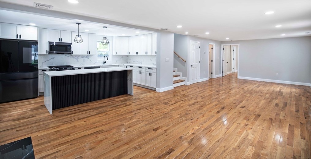 7 Lantern Ln, Chelmsford MA 01824-4566 exterior