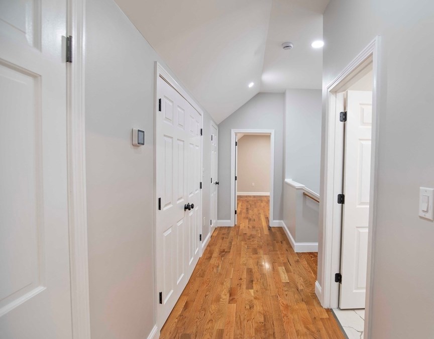 7 Lantern Ln, Chelmsford MA 01824-4566 exterior