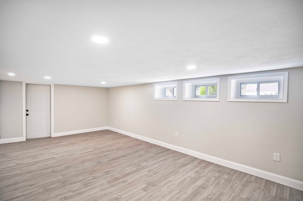 7 Lantern Ln, Chelmsford MA 01824-4566 exterior