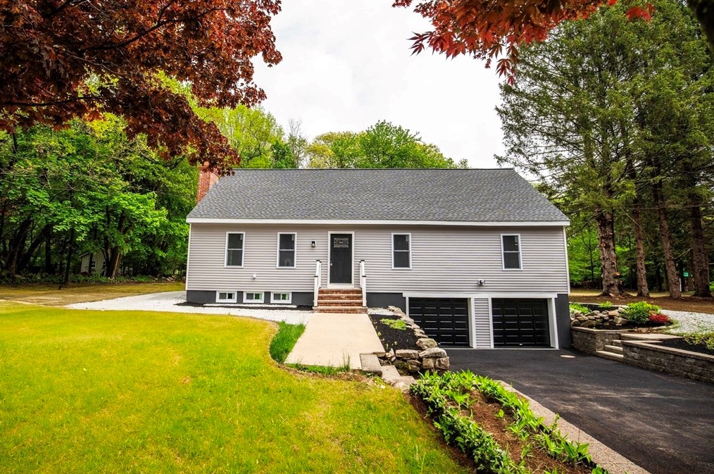 7 Lantern Ln, Chelmsford MA 01824-4566 exterior