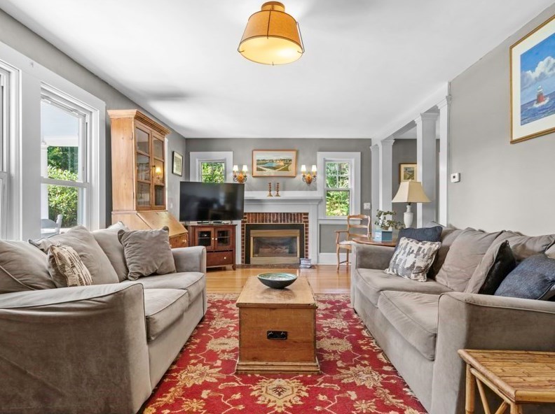 60 Oak St, Duxbury MA  02332-4810 exterior