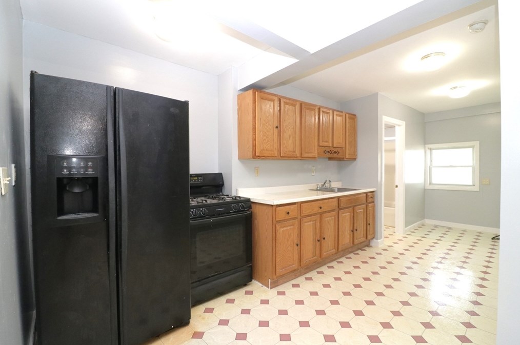 41 Nichols St #5, Lowell, MA 01851