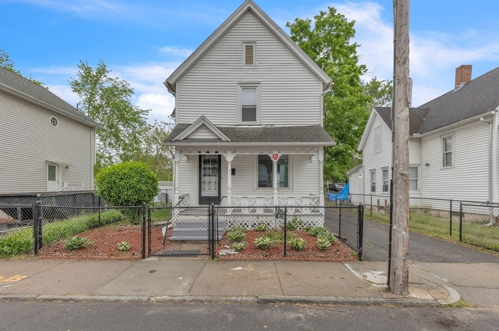 213 Tyler St, Springfield, MA 01109